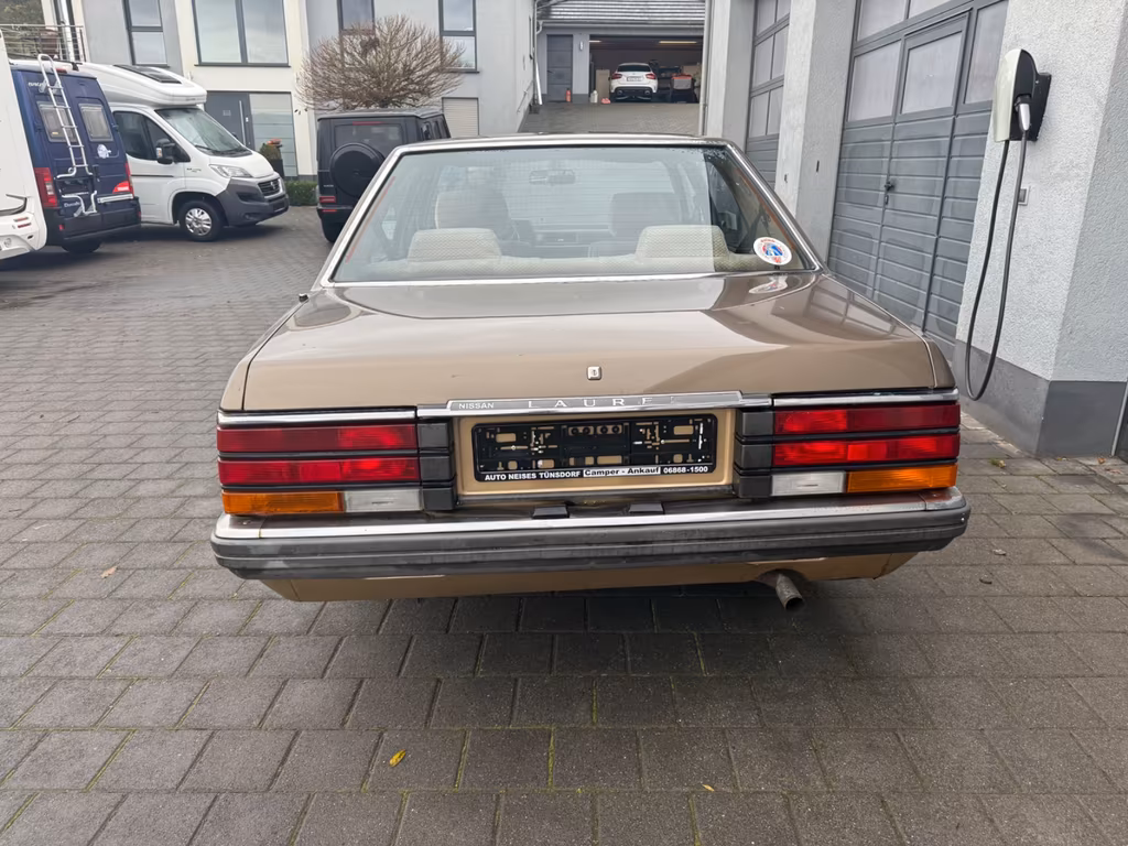 Nissan Laurel