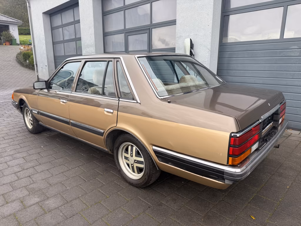 Nissan Laurel