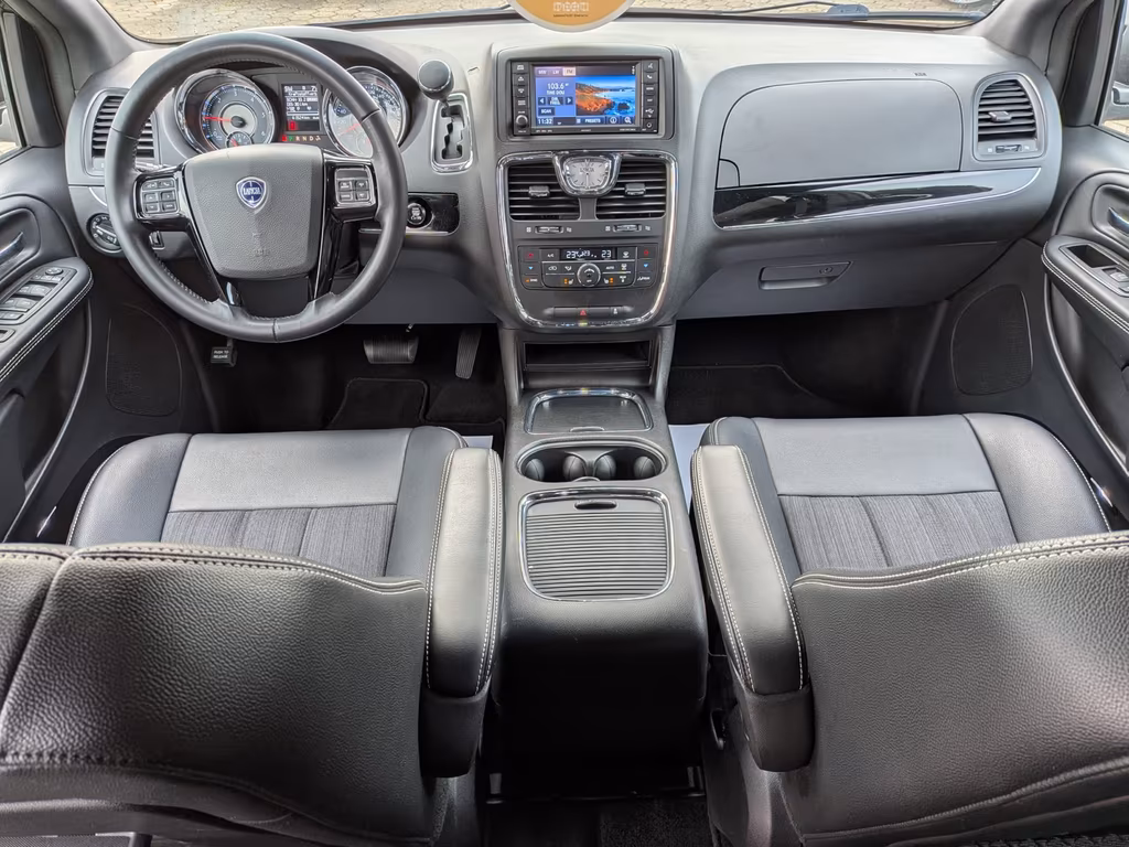Lancia Voyager