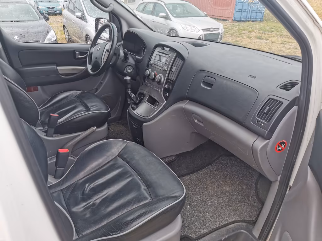 Hyundai H-1 Starex