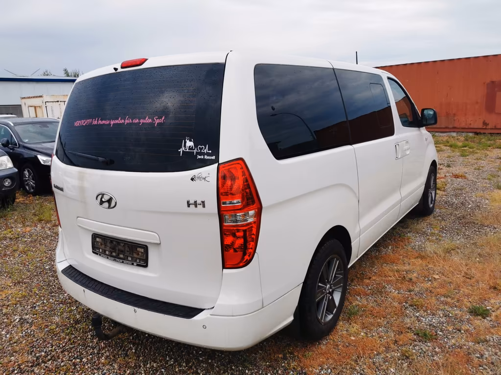 Hyundai H-1 Starex
