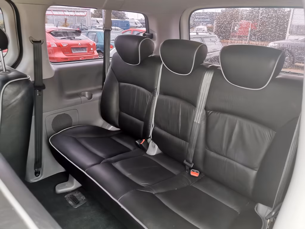 Hyundai H-1 Starex