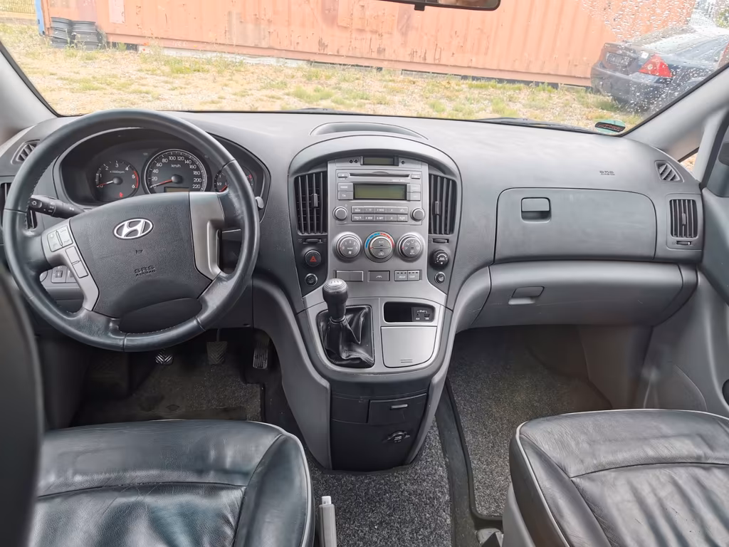 Hyundai H-1 Starex