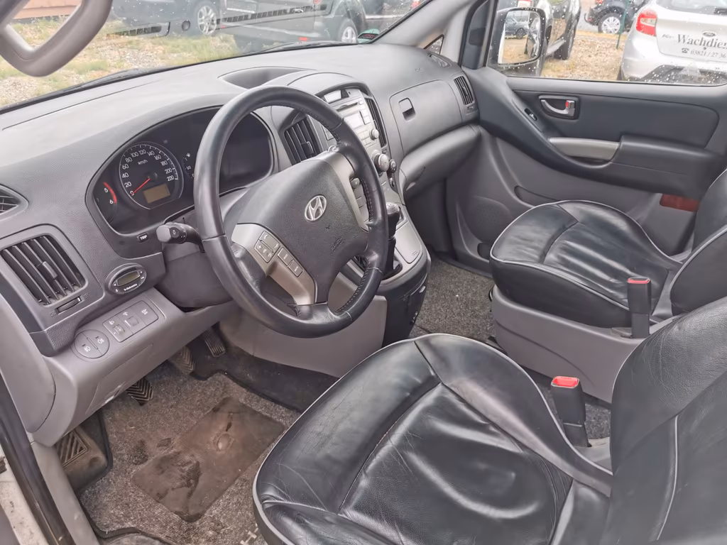 Hyundai H-1 Starex