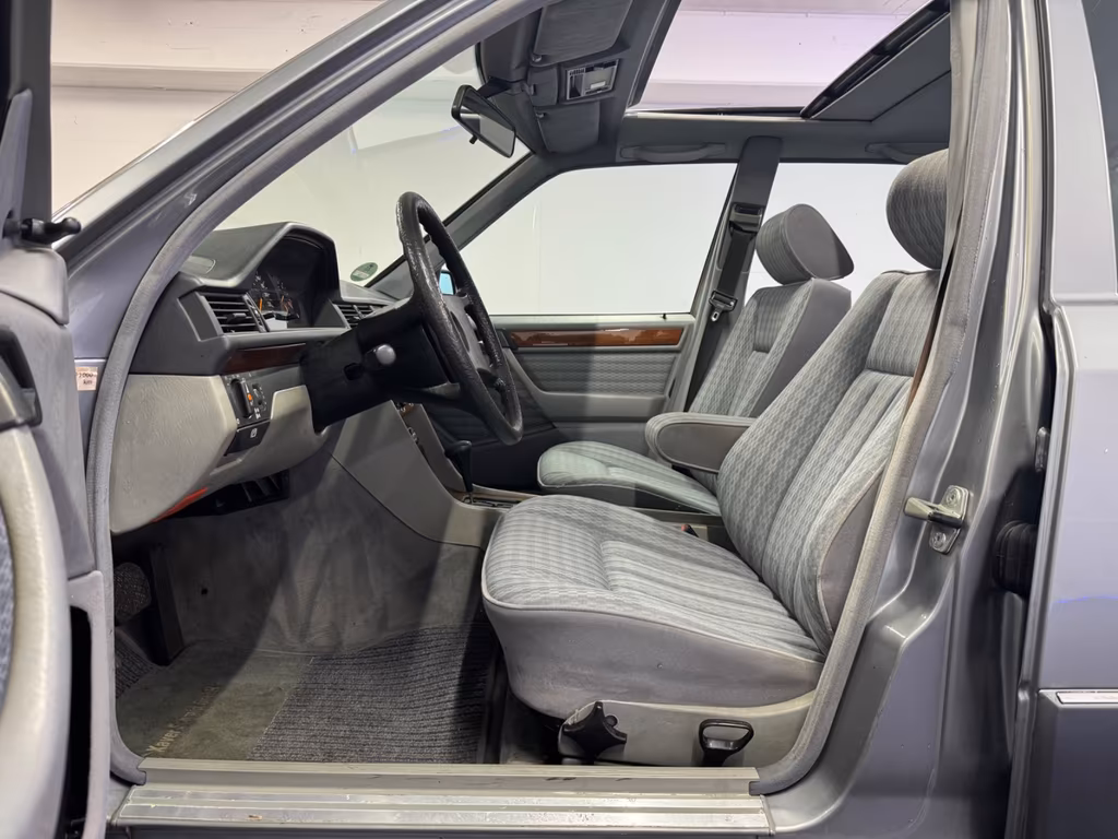Mercedes-Benz 260