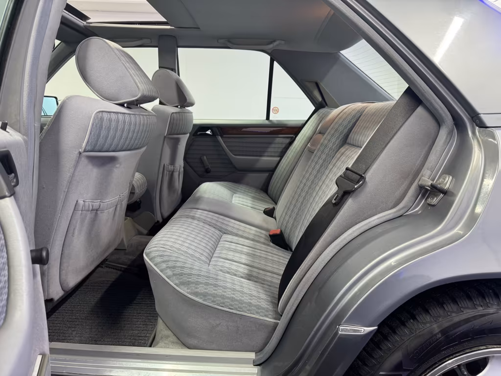 Mercedes-Benz 260