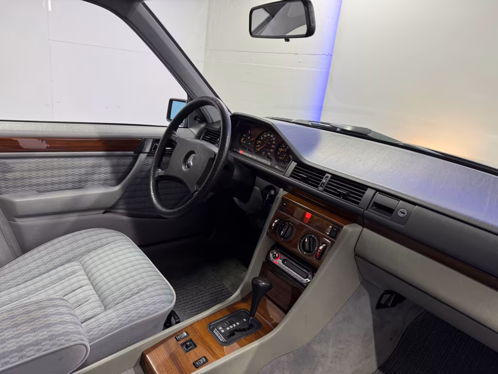 Mercedes-Benz 260