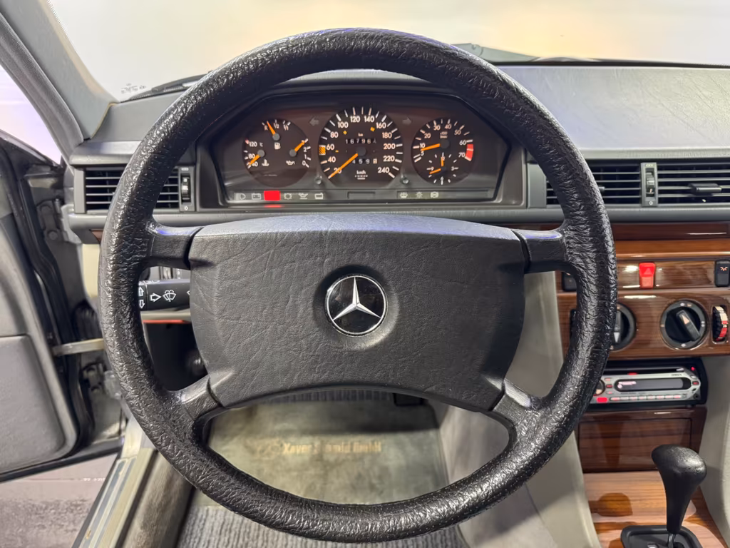 Mercedes-Benz 260