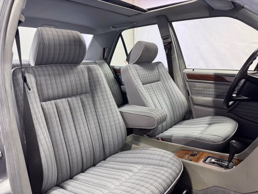 Mercedes-Benz 260