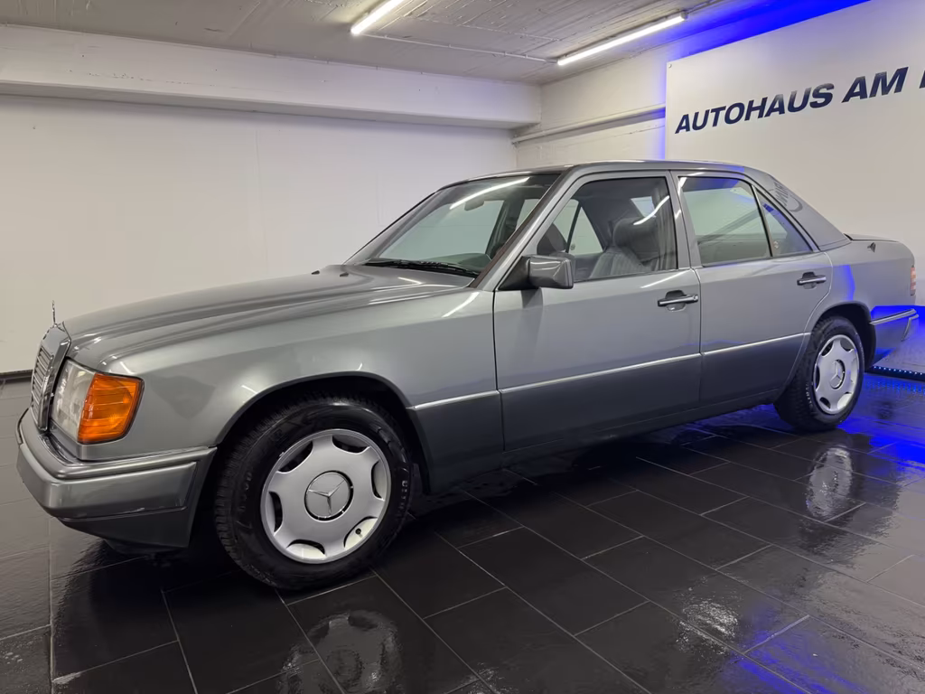 Mercedes-Benz 260