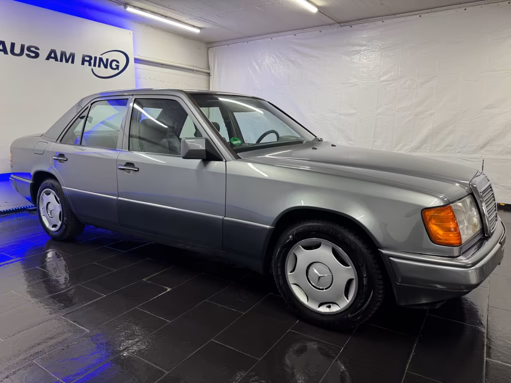 Mercedes-Benz 260
