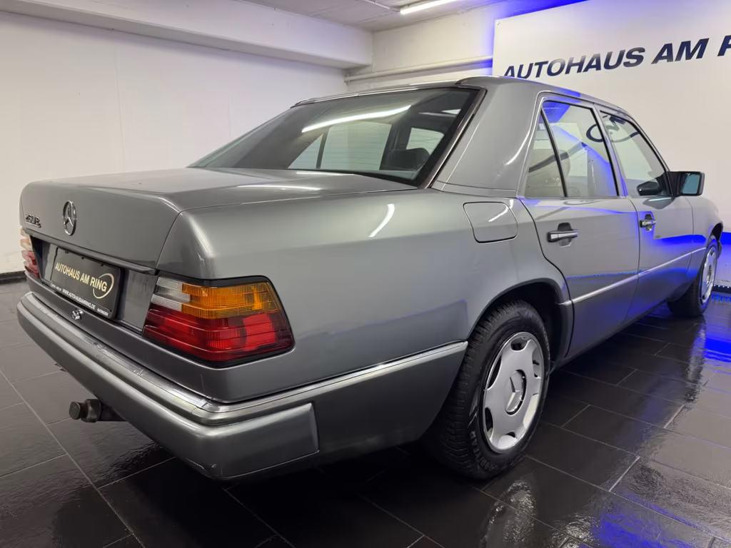 Mercedes-Benz 260