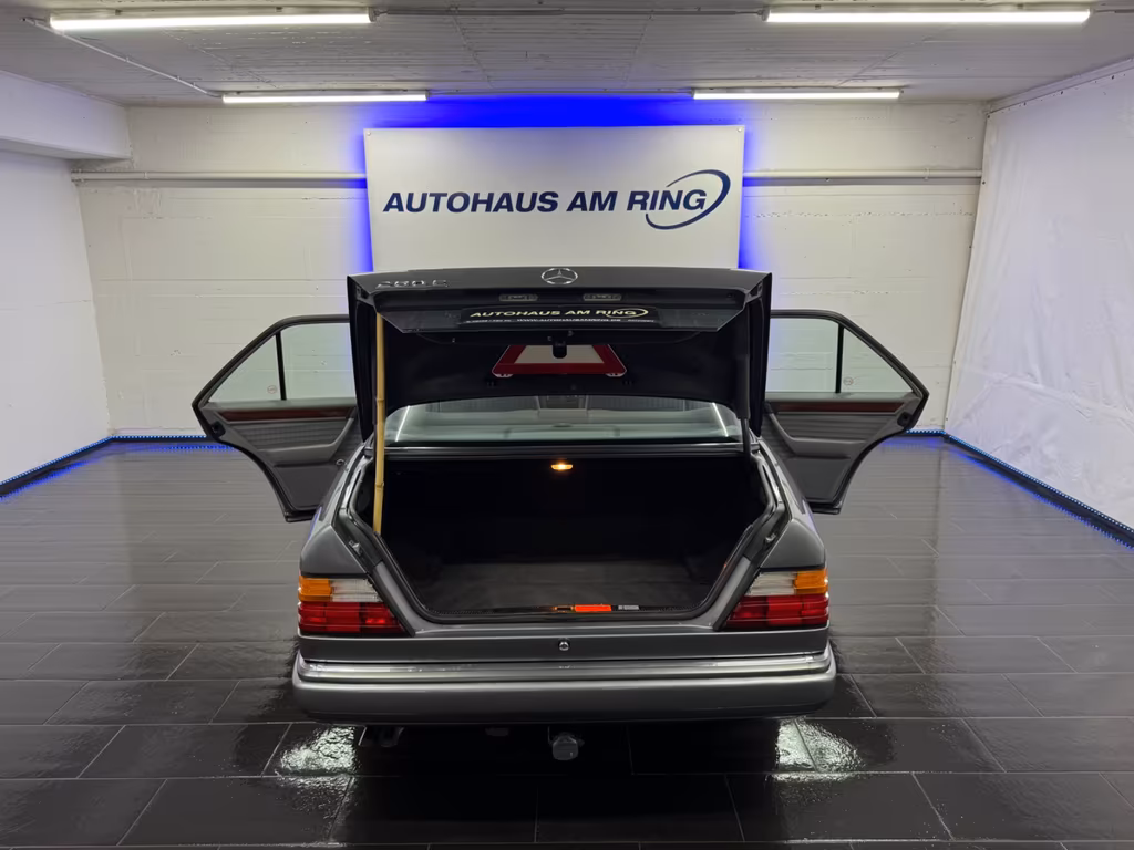 Mercedes-Benz 260