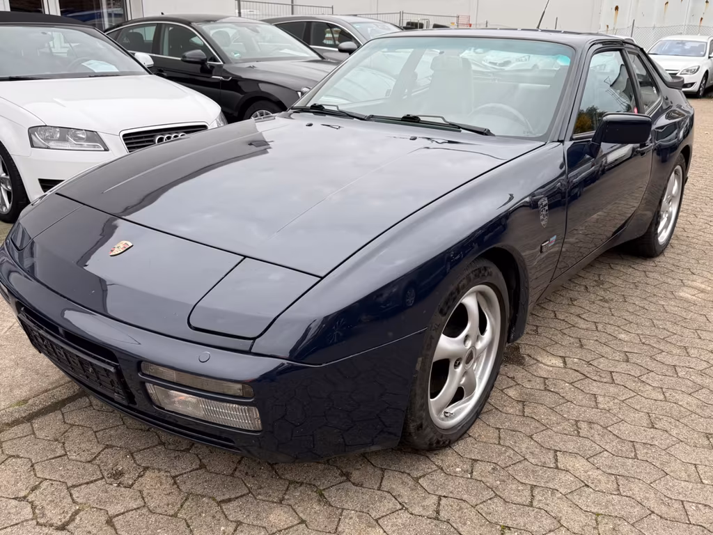 Porsche 944