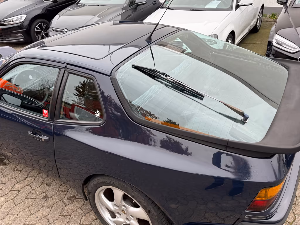 Porsche 944