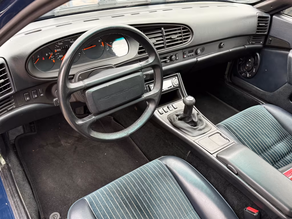 Porsche 944