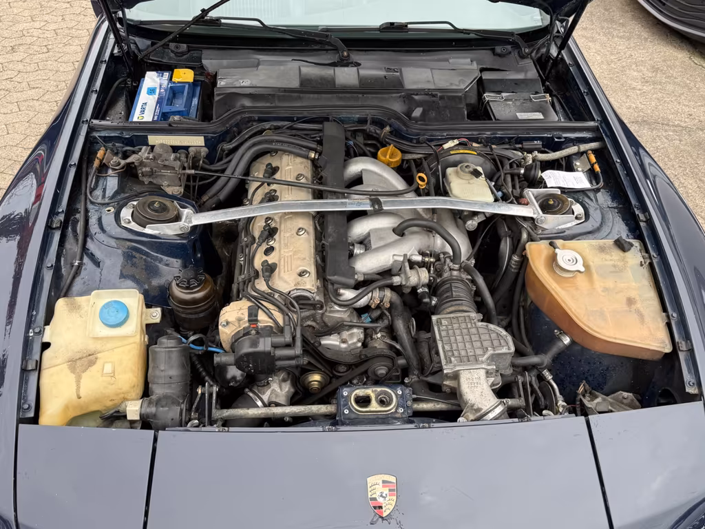 Porsche 944