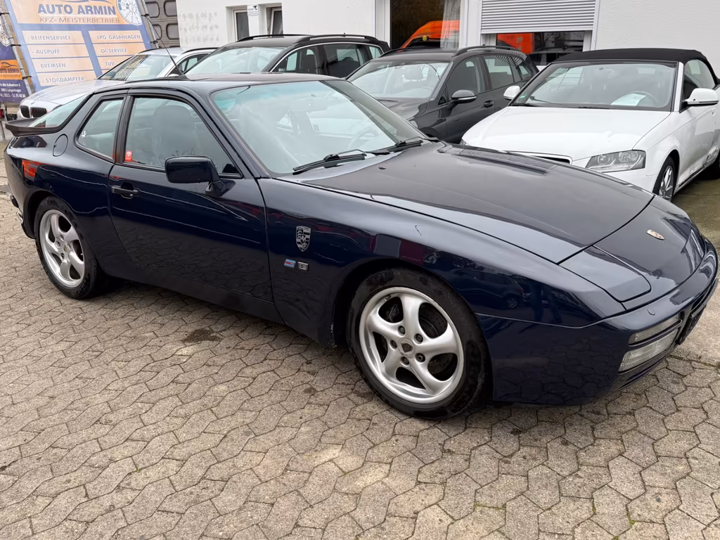 Porsche 944