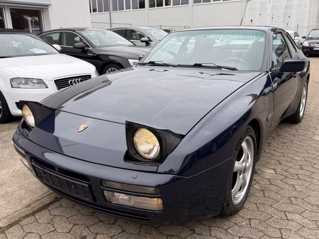 Porsche 944