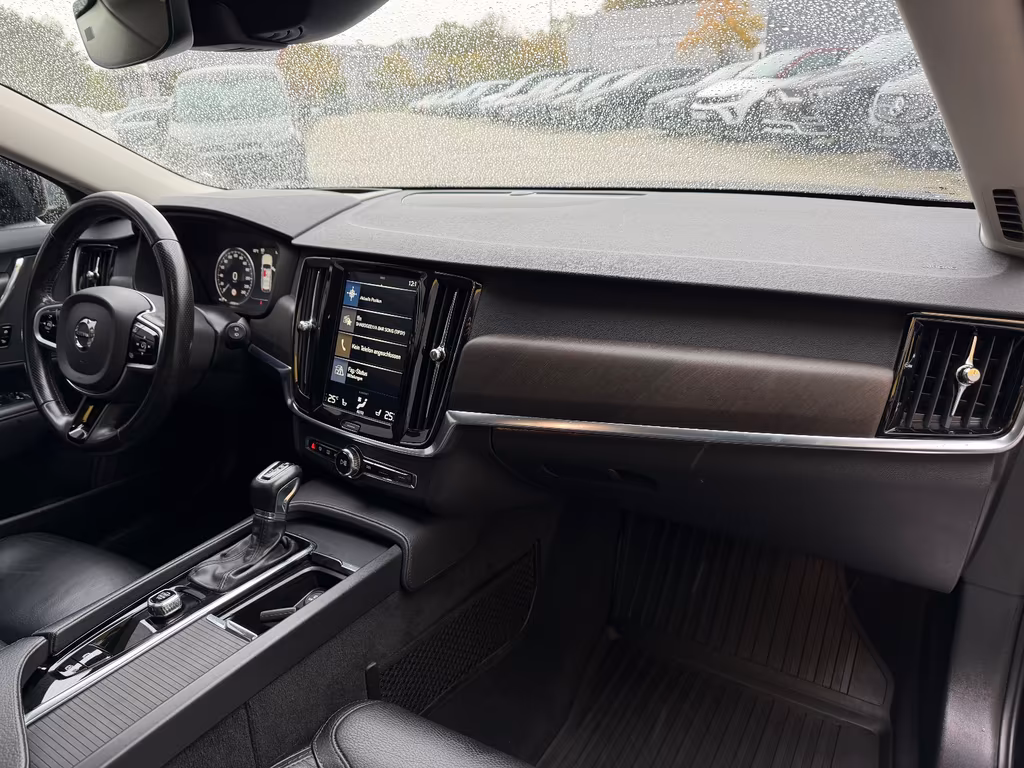 Volvo V90 Cross Country