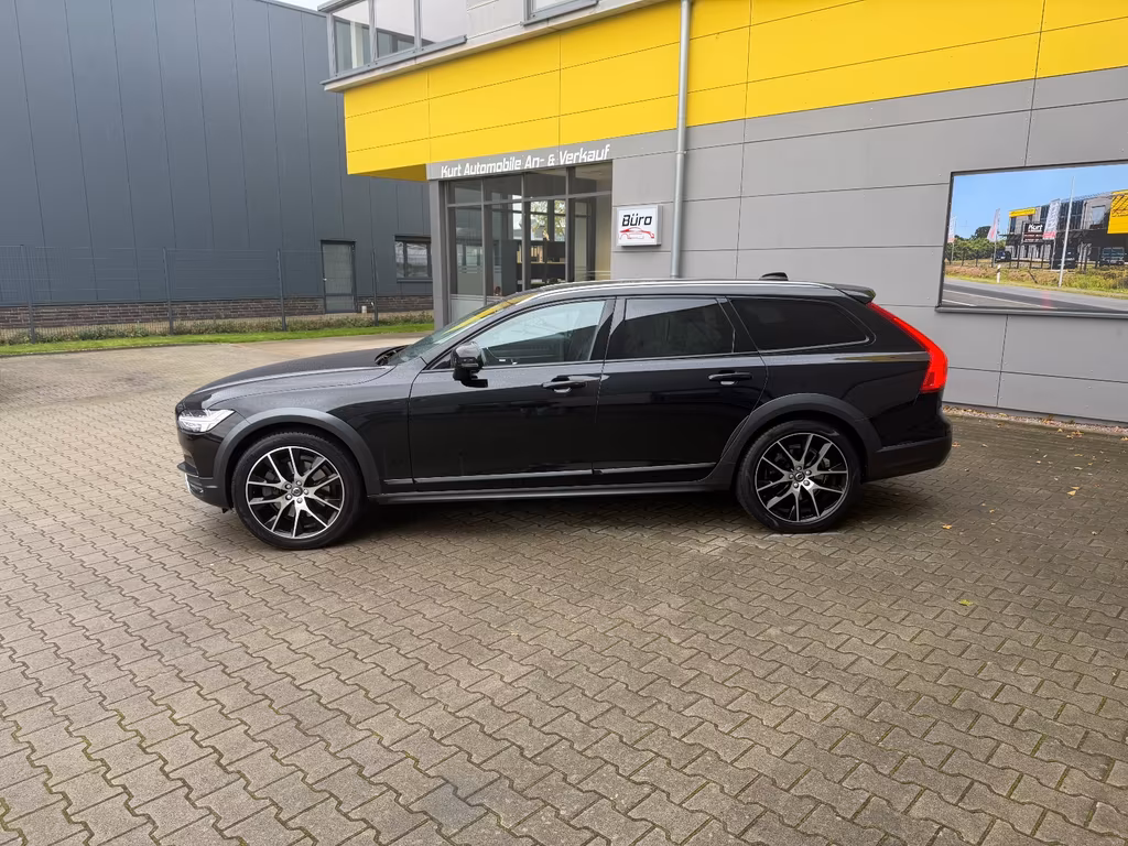 Volvo V90 Cross Country