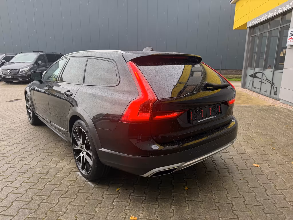 Volvo V90 Cross Country