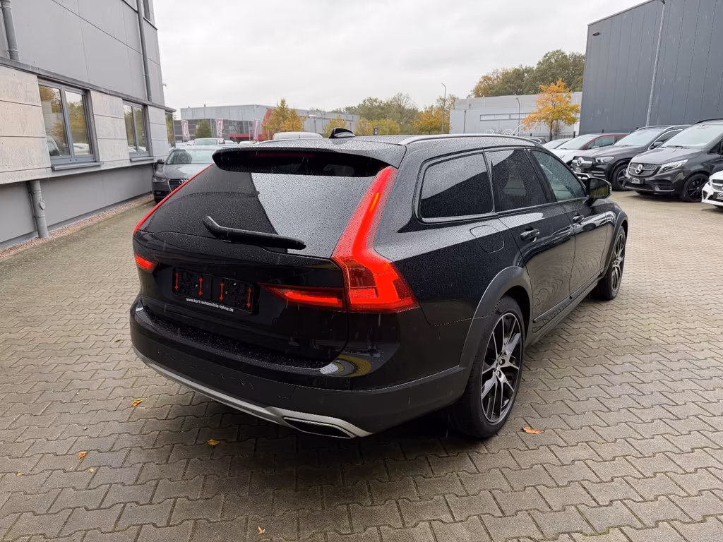 Volvo V90 Cross Country
