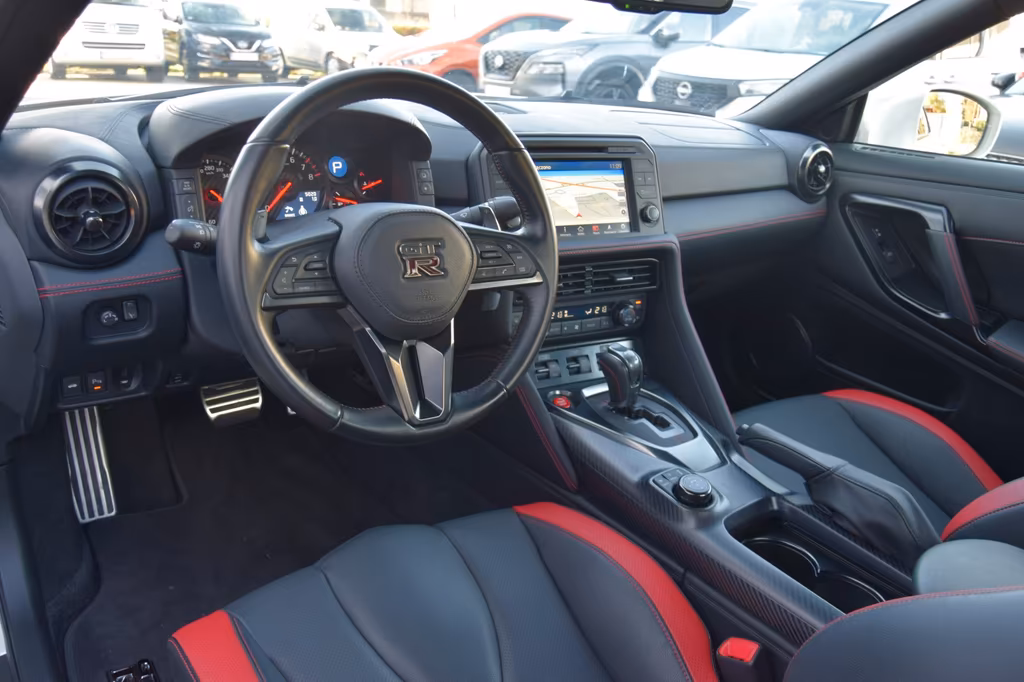 Nissan GT-R