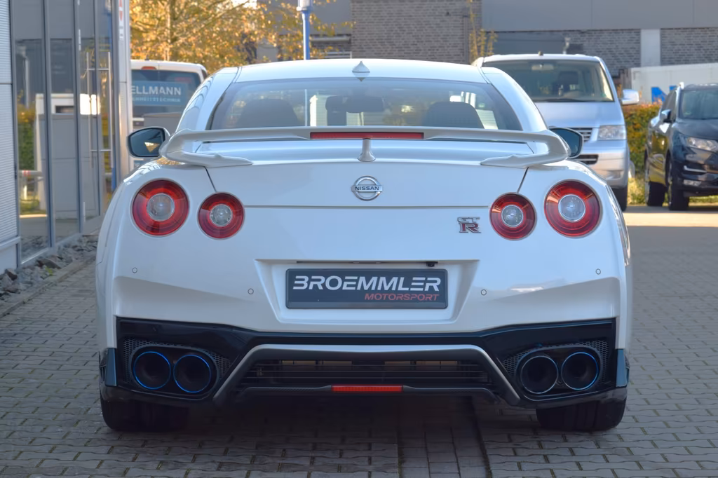 Nissan GT-R