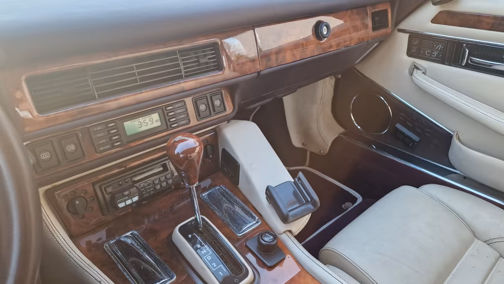 Jaguar XJR