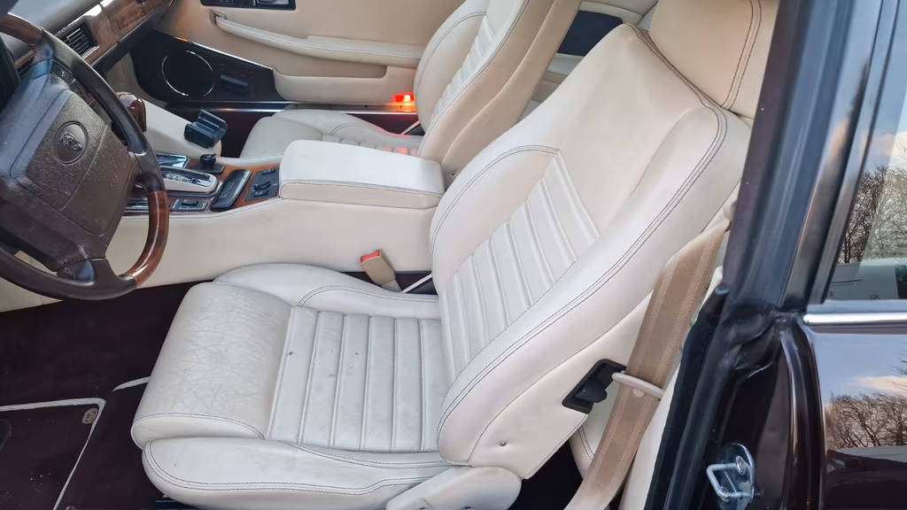 Jaguar XJR