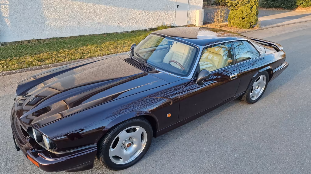 Jaguar XJR