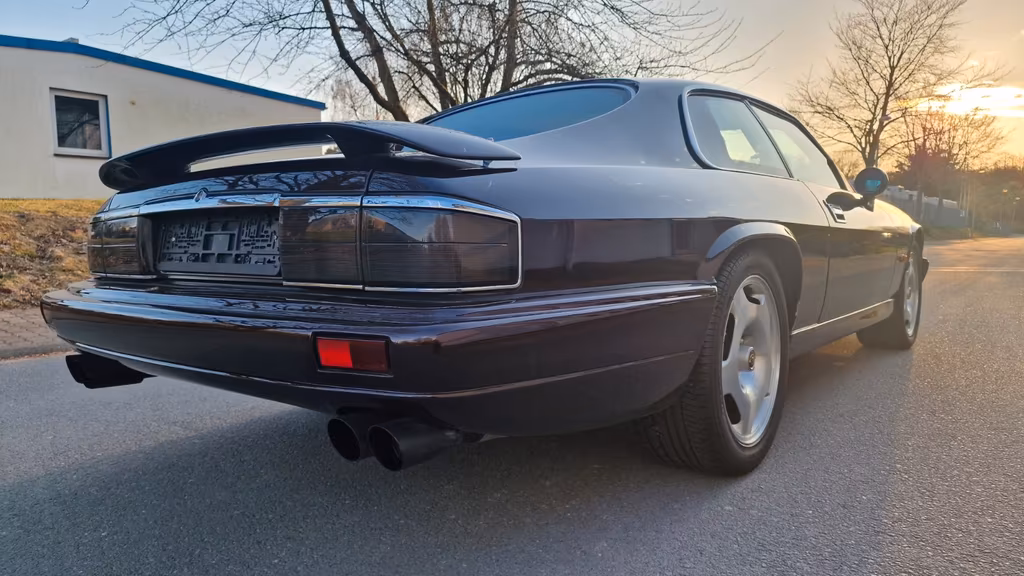 Jaguar XJR