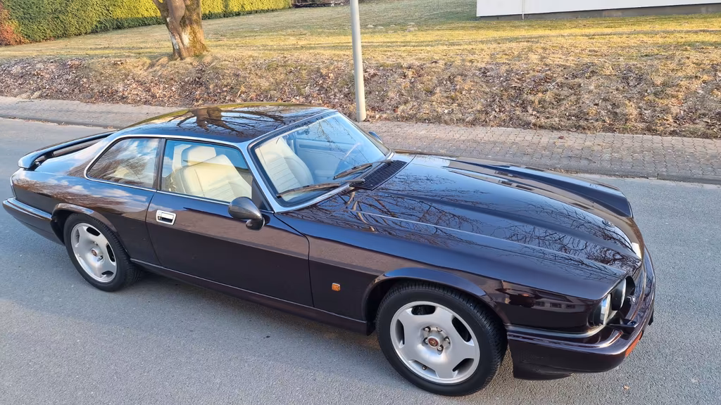 Jaguar XJR