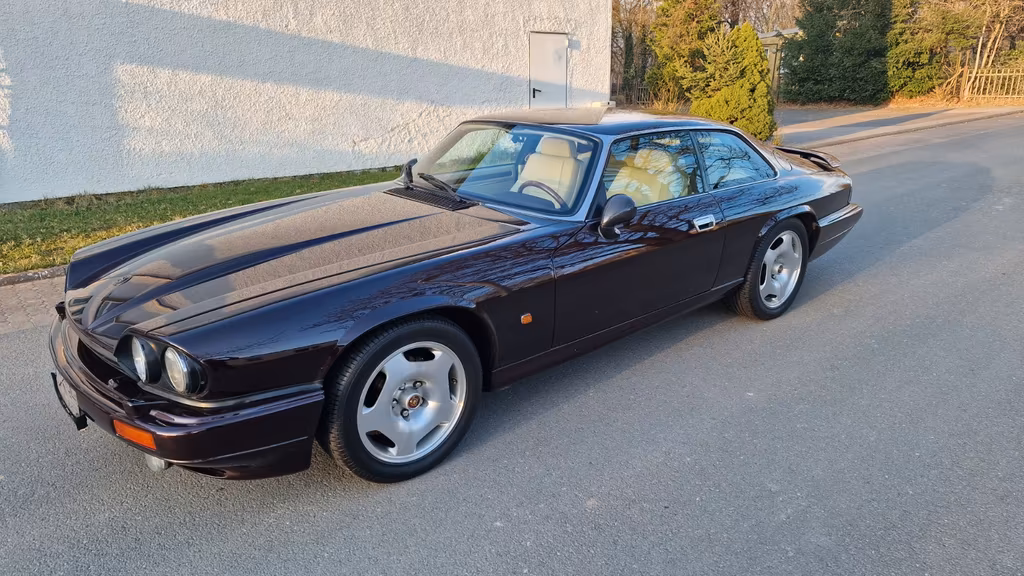 Jaguar XJR