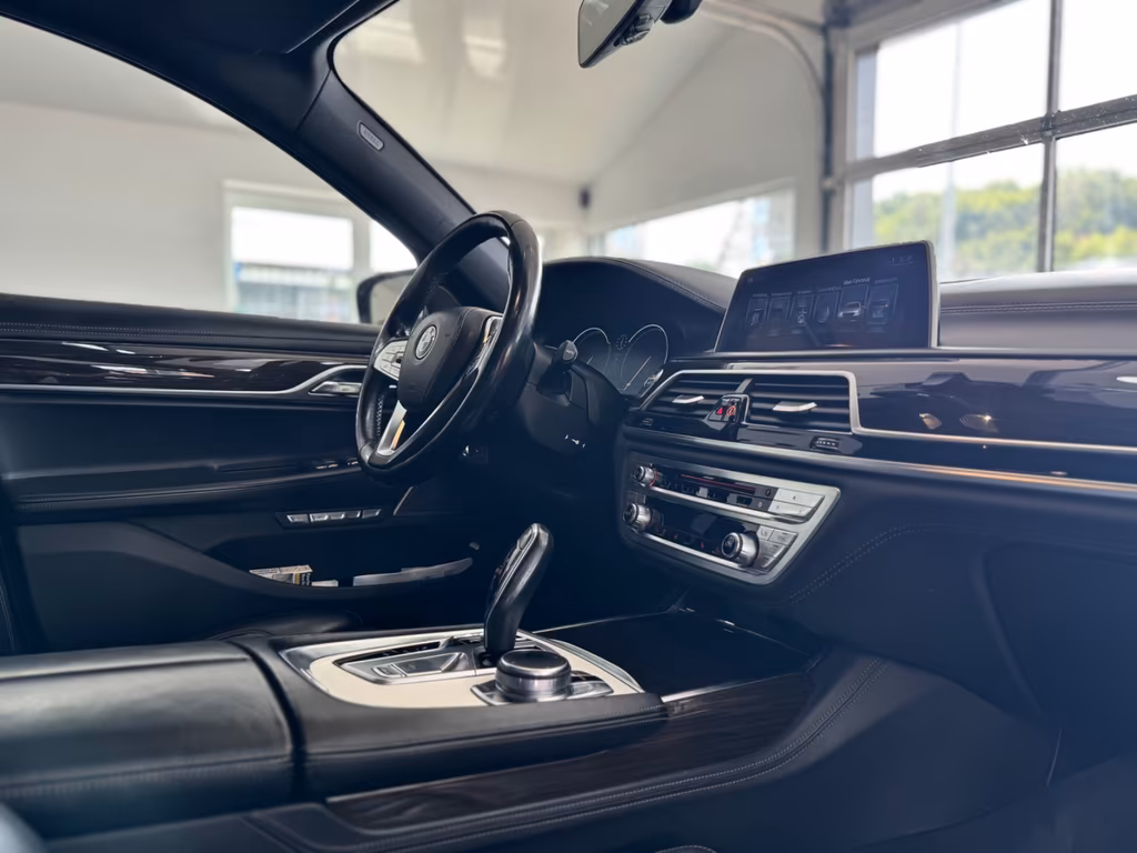 BMW 730