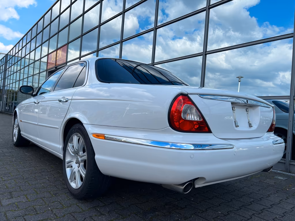 Jaguar XJ8