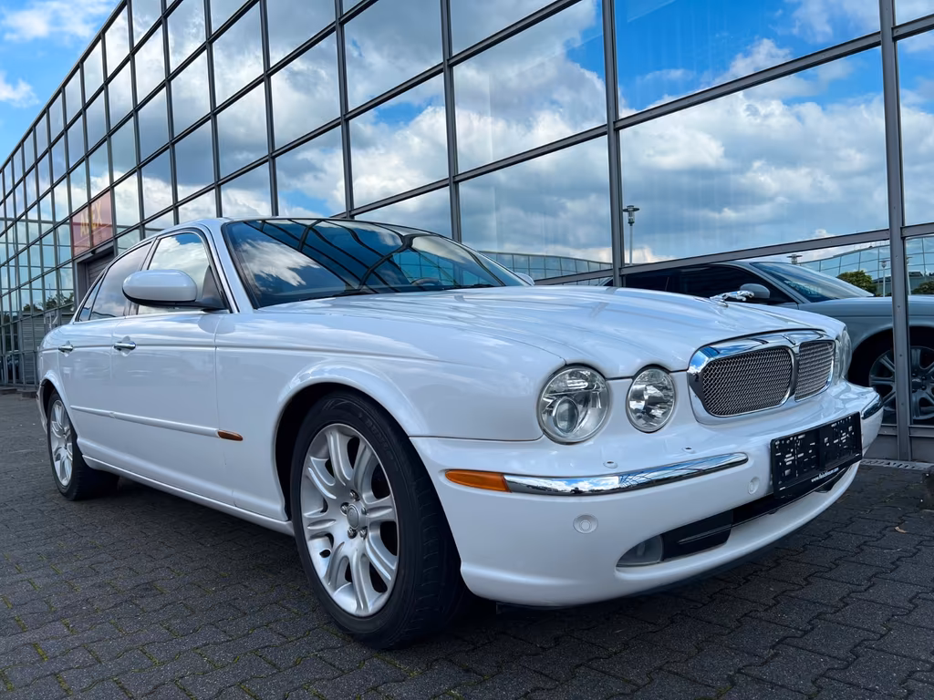 Jaguar XJ8