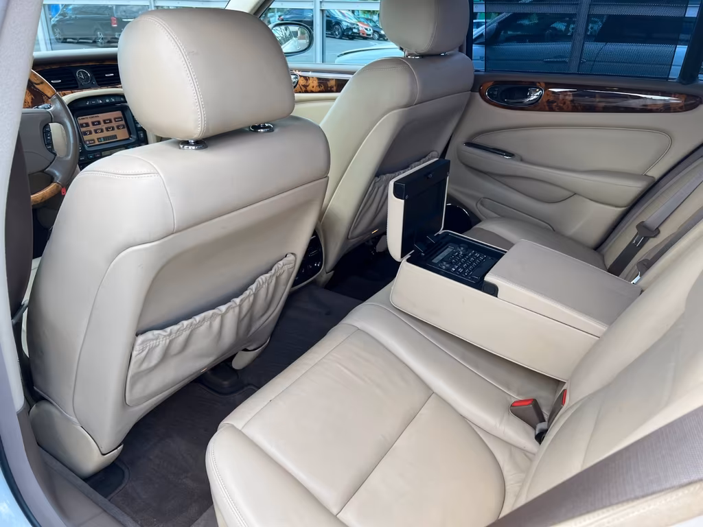 Jaguar XJ8