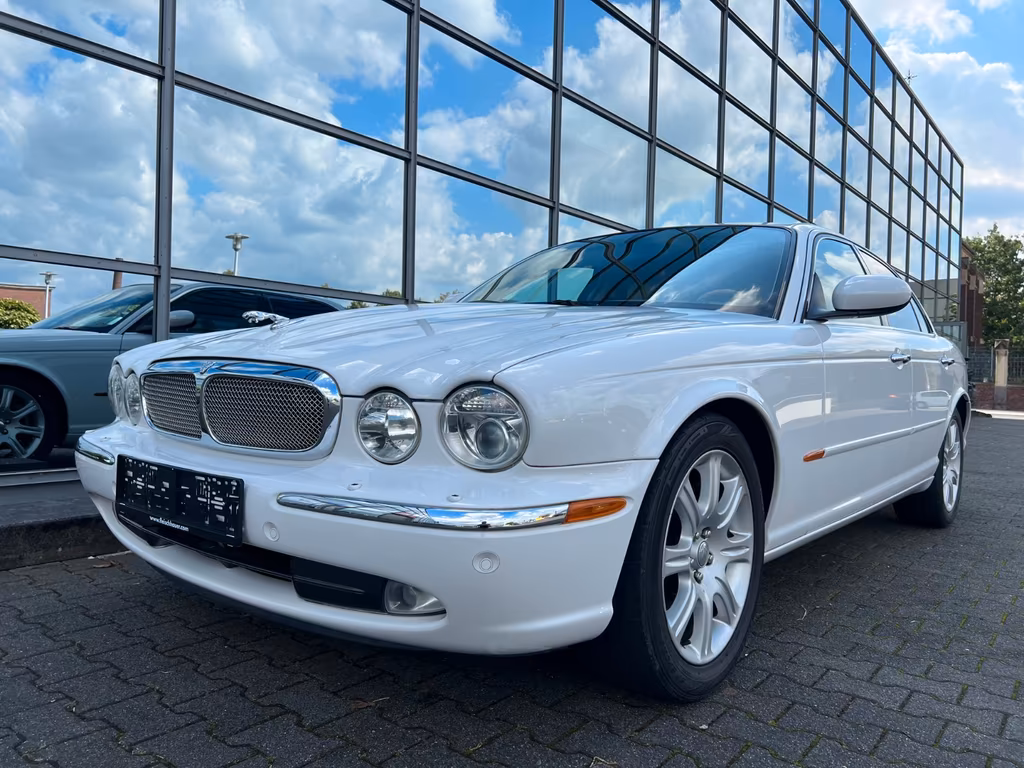 Jaguar XJ8
