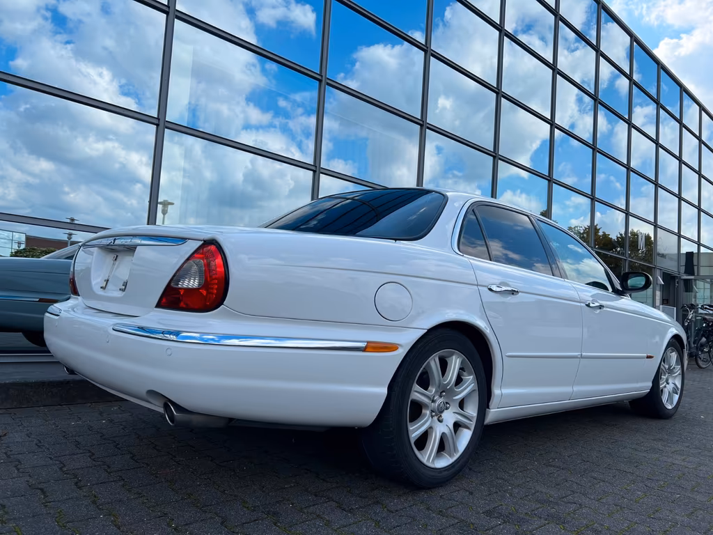 Jaguar XJ8