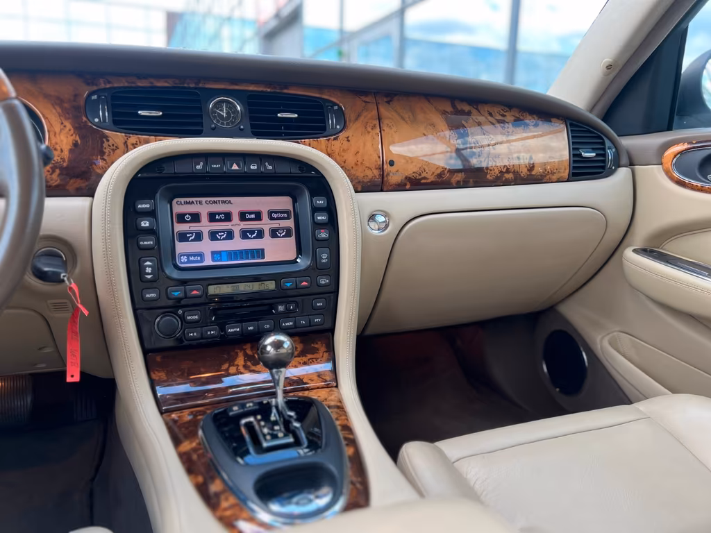 Jaguar XJ8