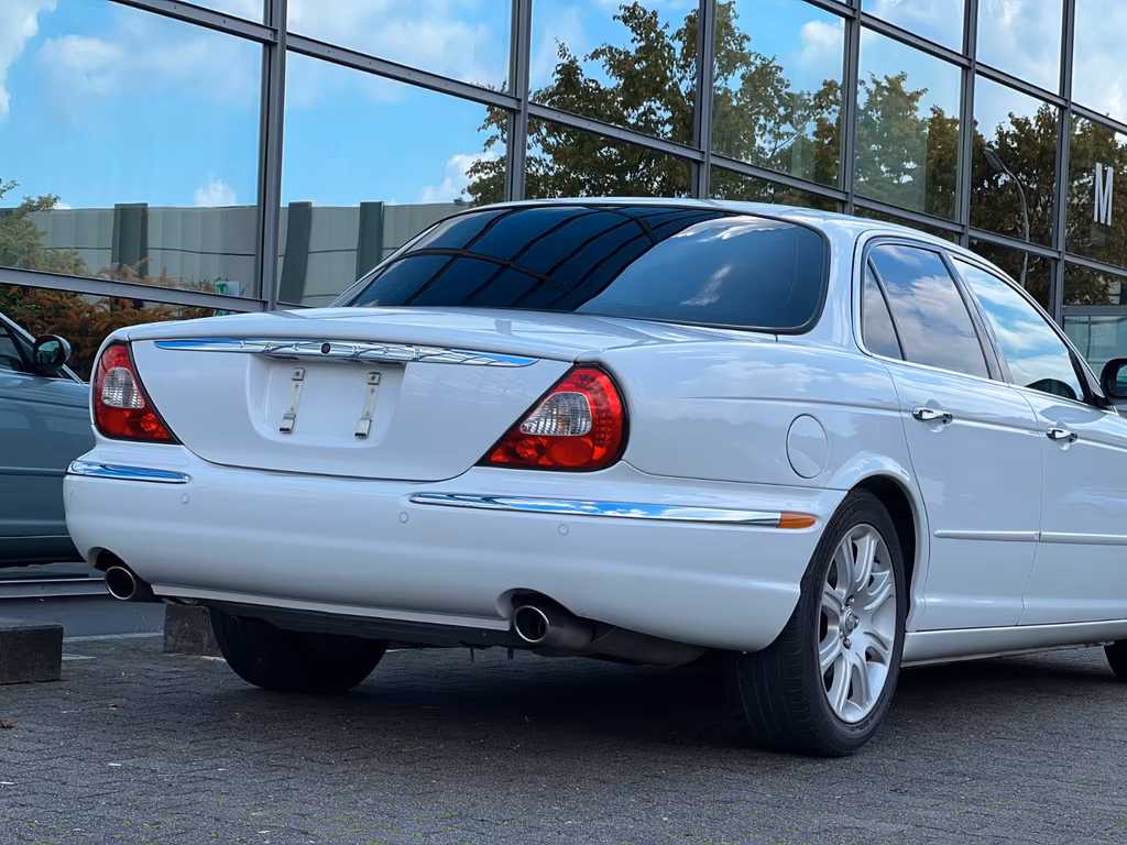 Jaguar XJ8