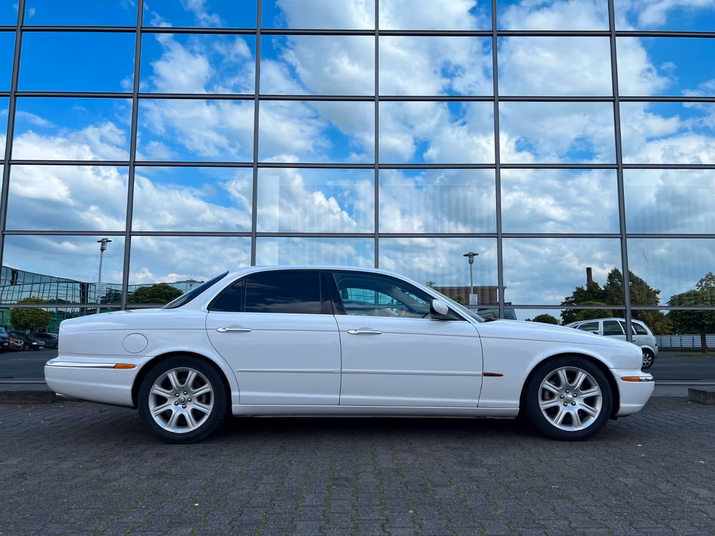 Jaguar XJ8