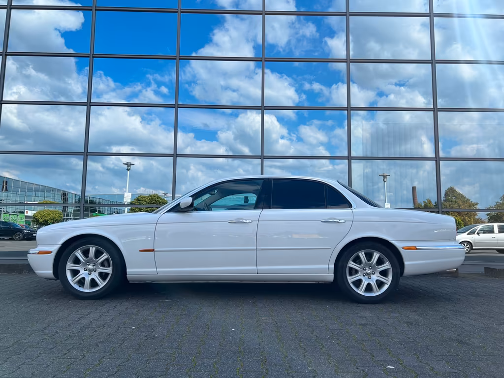 Jaguar XJ8