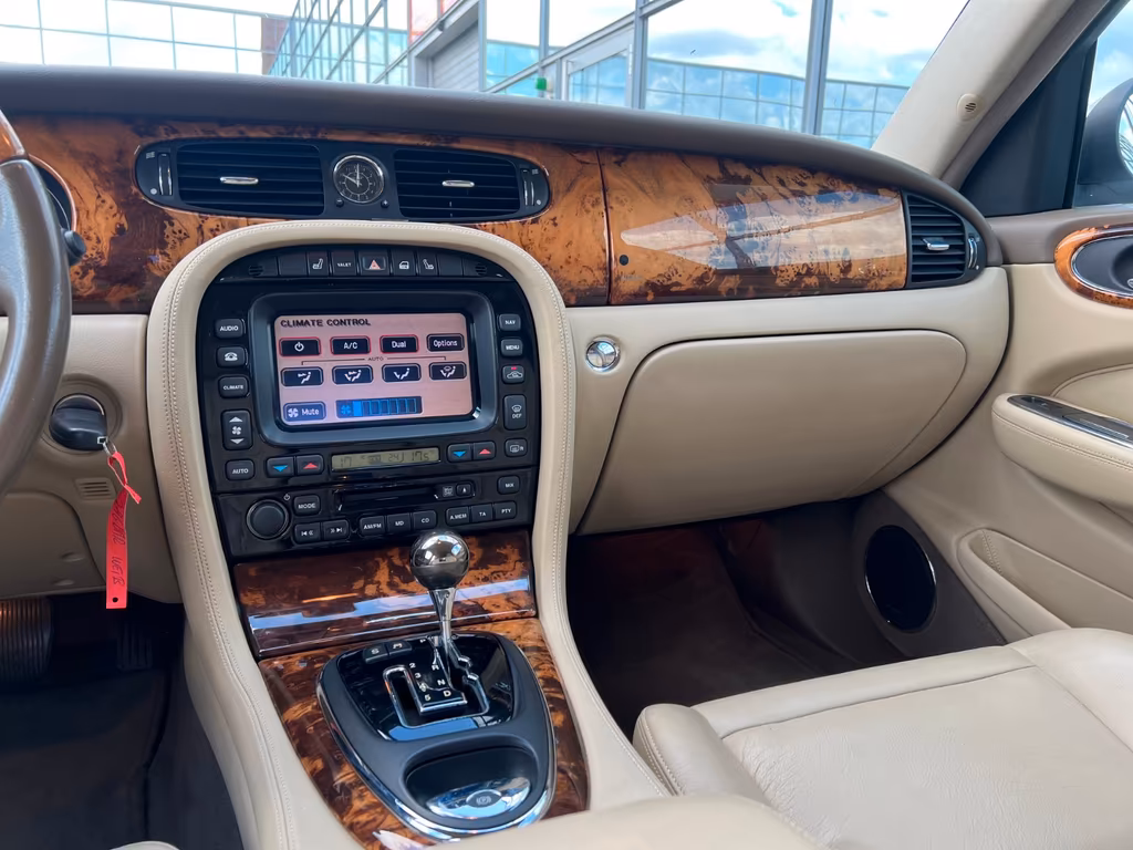 Jaguar XJ8