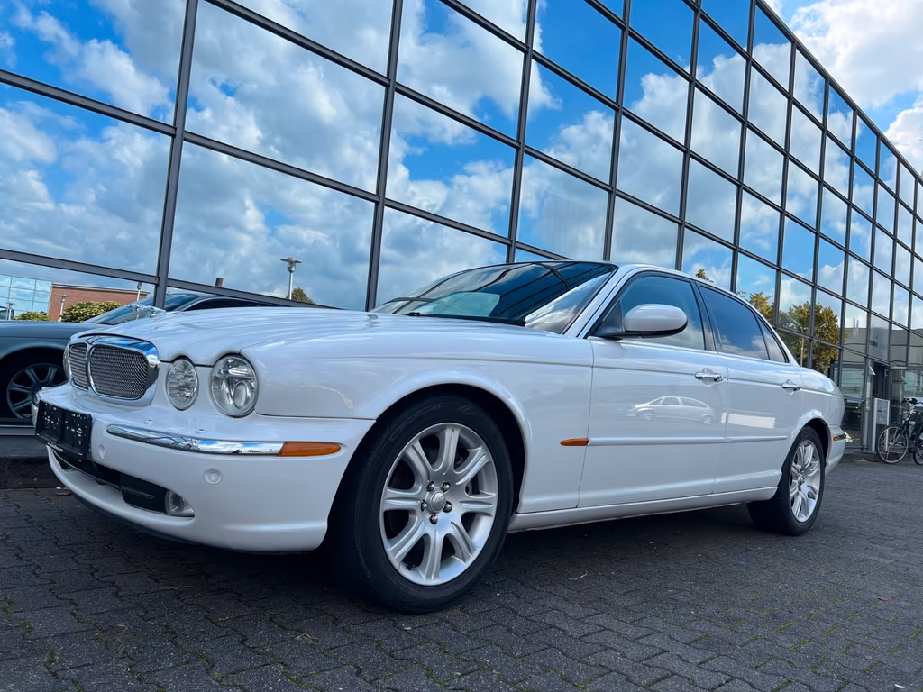 Jaguar XJ8