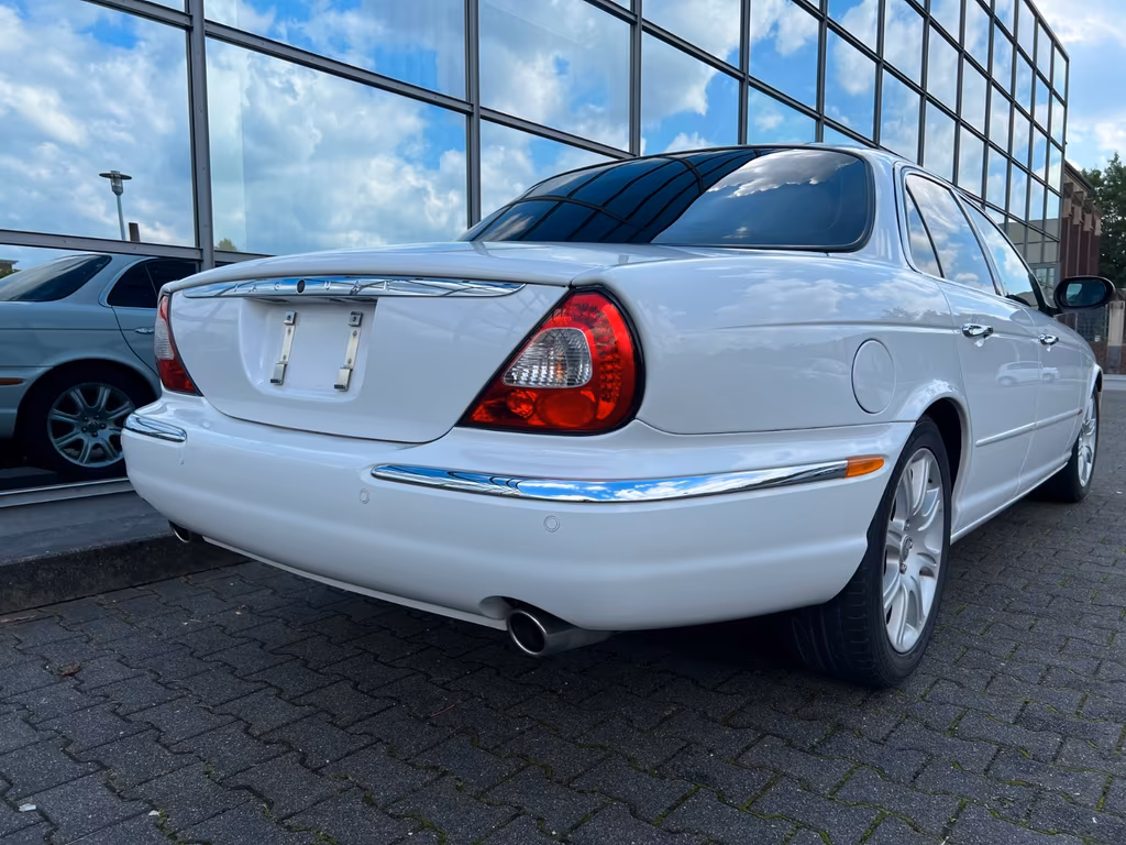 Jaguar XJ8