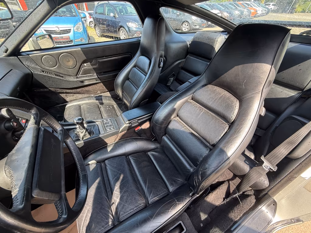 Porsche 928