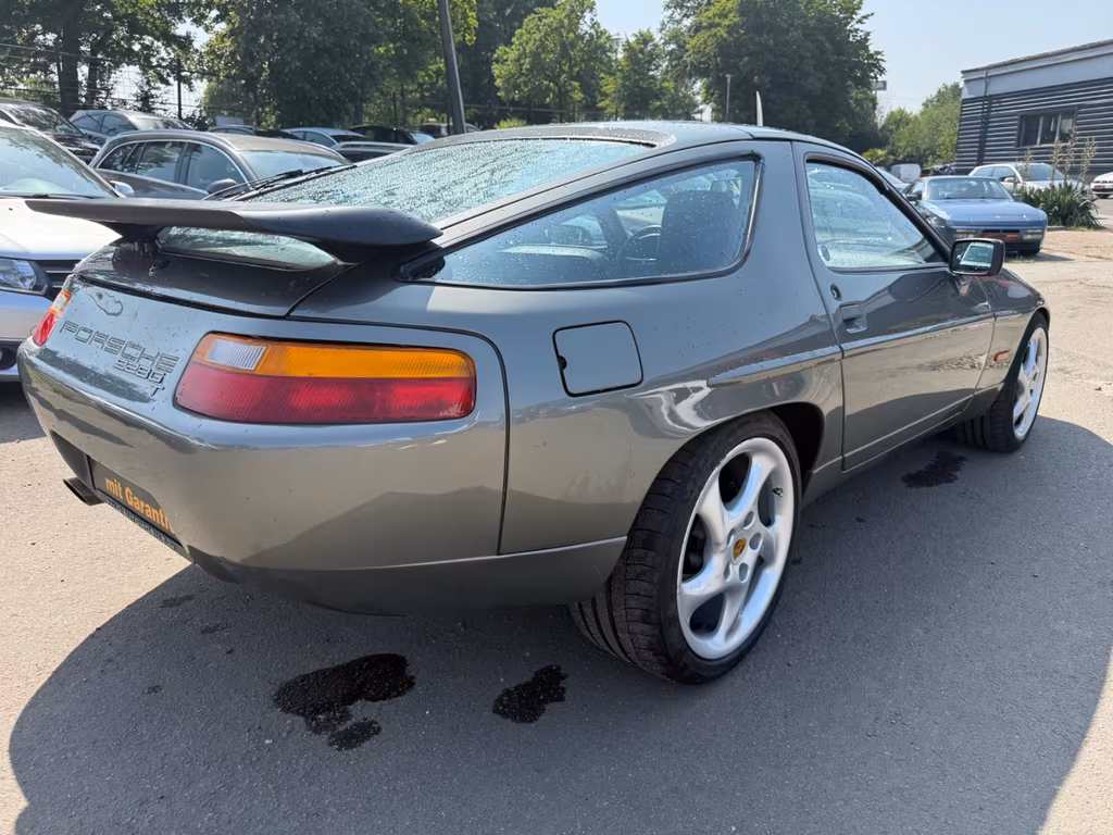 Porsche 928